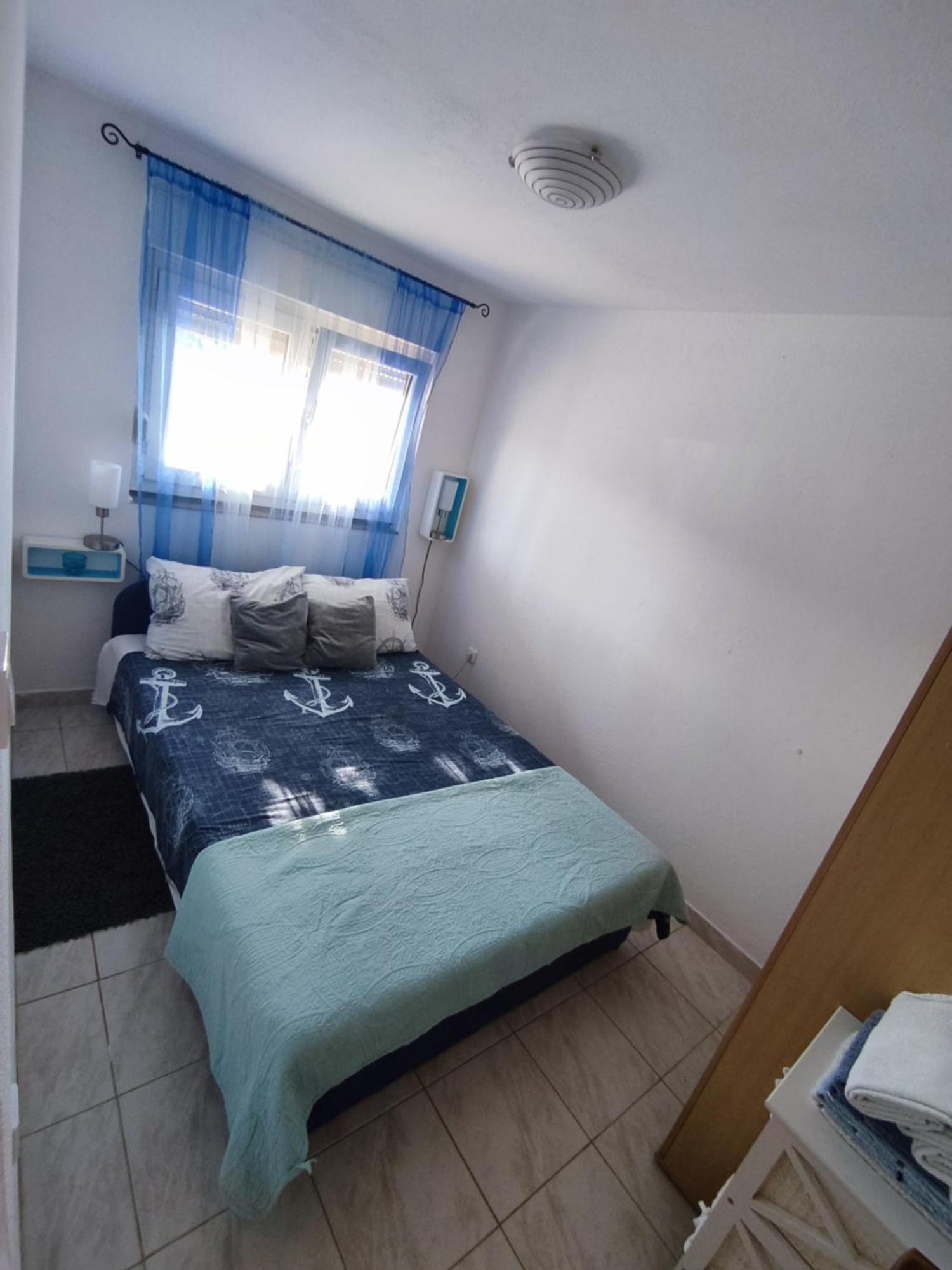 Apartmani Adriatic Rogoznica  Rum bild